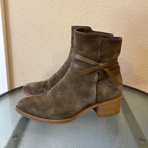 Italeau DONATA Olive ankle Boots Leather Suede. Size 7. EUR 37.5
